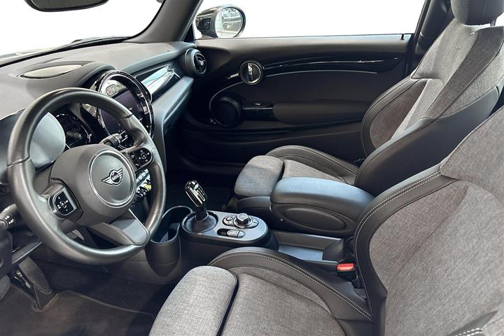 Blå Mini Cooper fra 2023