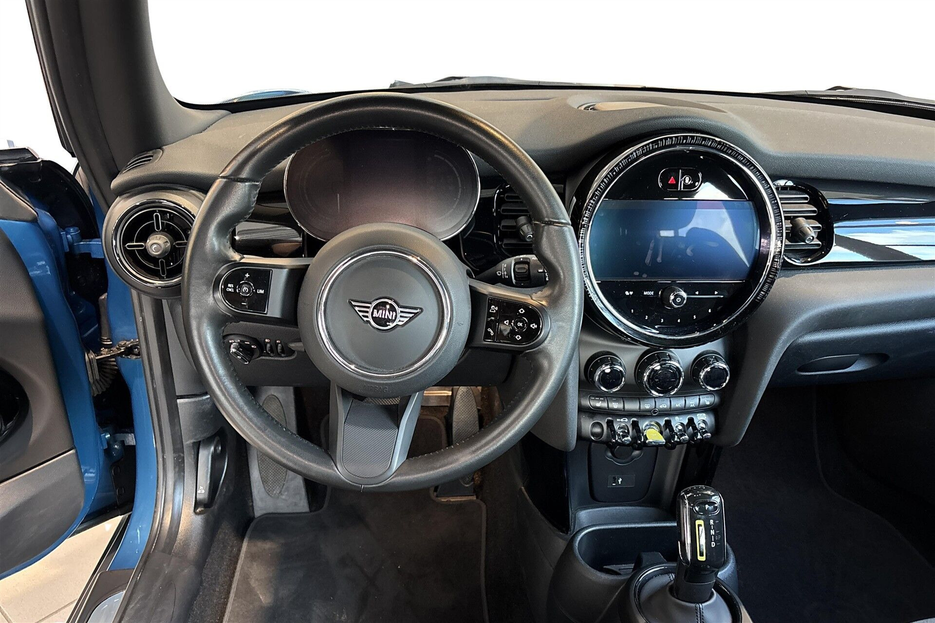 Blå Mini Cooper fra 2023