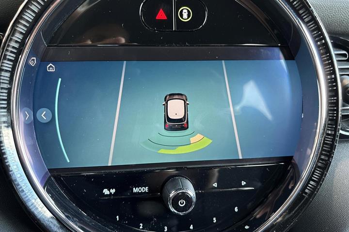 Blå Mini Cooper fra 2023