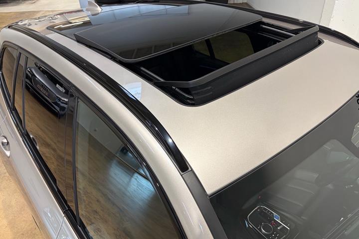 Grå BMW iX3 fra 2023
