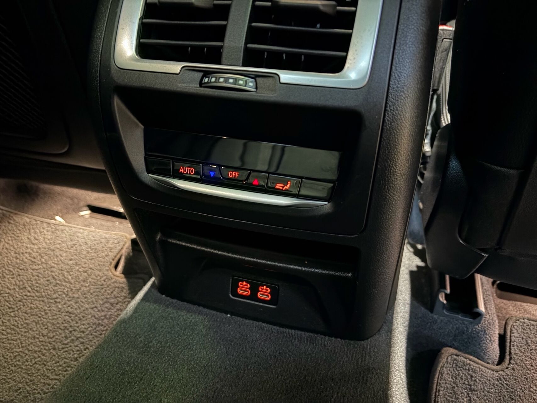Grå BMW iX3 fra 2023