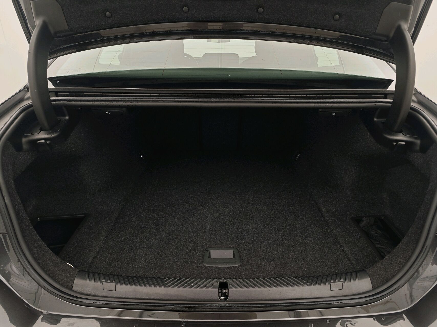 Grå BMW i5 fra 2024