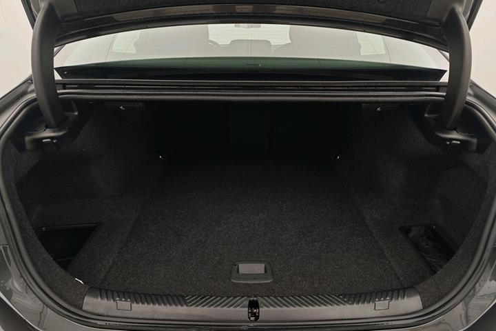 Grå BMW i5 fra 2024