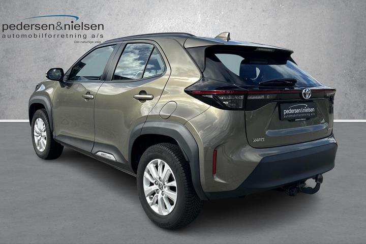Grå Toyota Yaris Cross fra 2023
