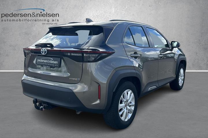 Grå Toyota Yaris Cross fra 2023