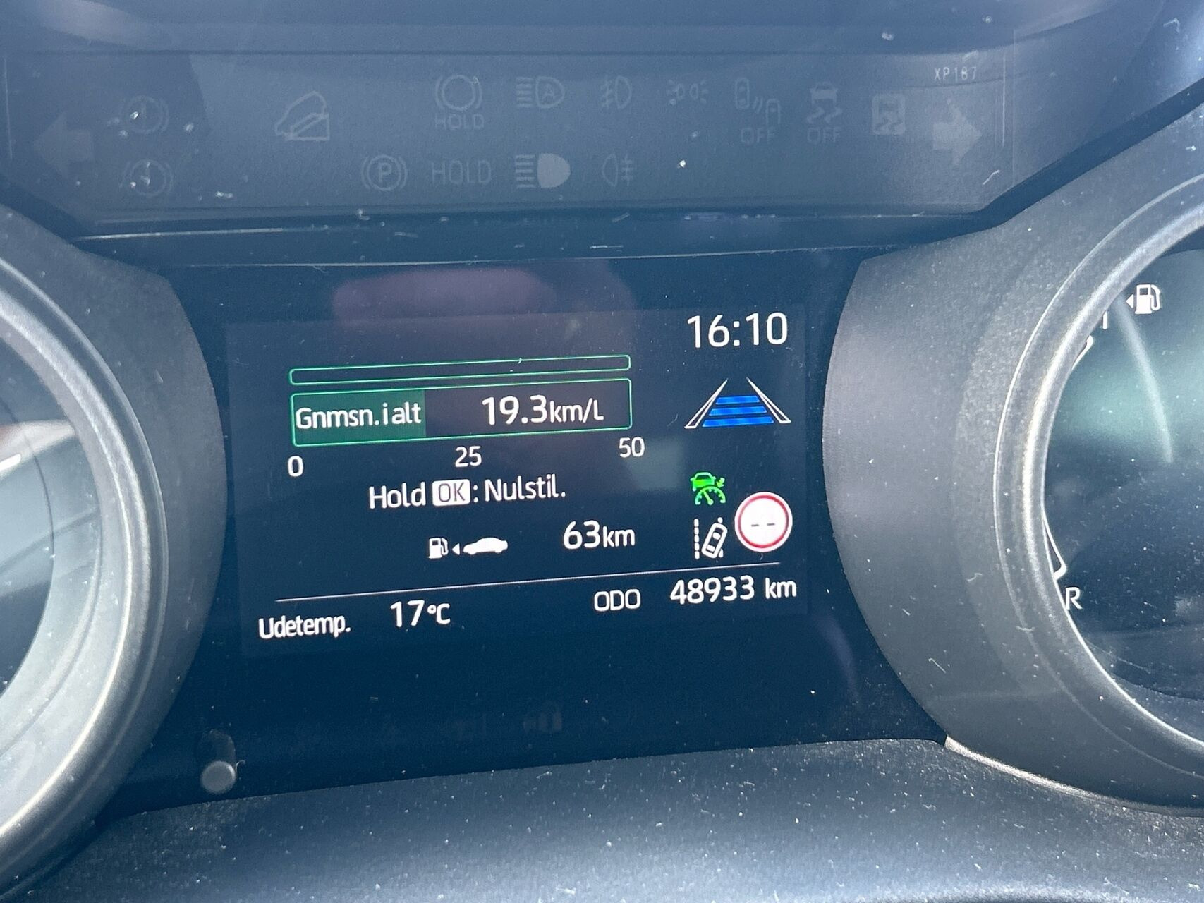 Grå Toyota Yaris Cross fra 2023