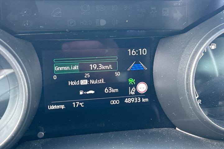 Grå Toyota Yaris Cross fra 2023
