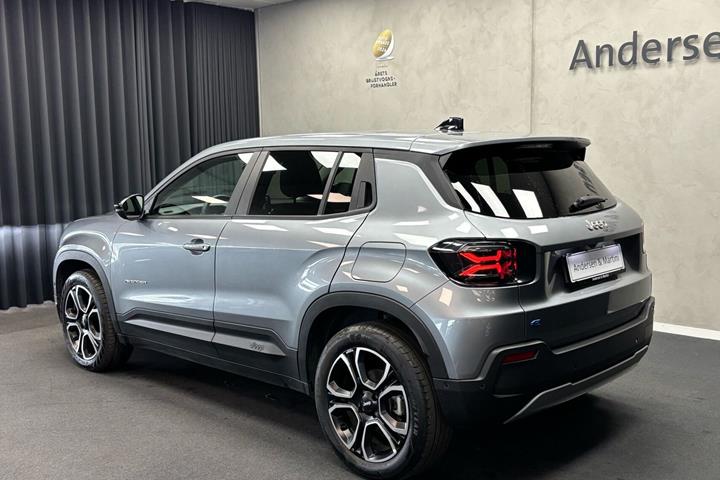Grå Jeep Avenger fra 2025