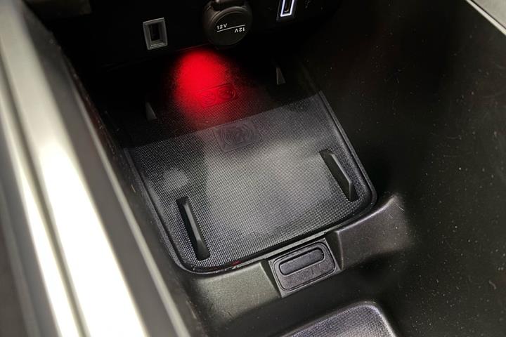 Grå Jeep Avenger fra 2025