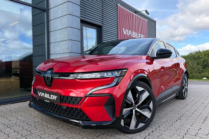 Rød Renault Mégane fra 2022 set udefra