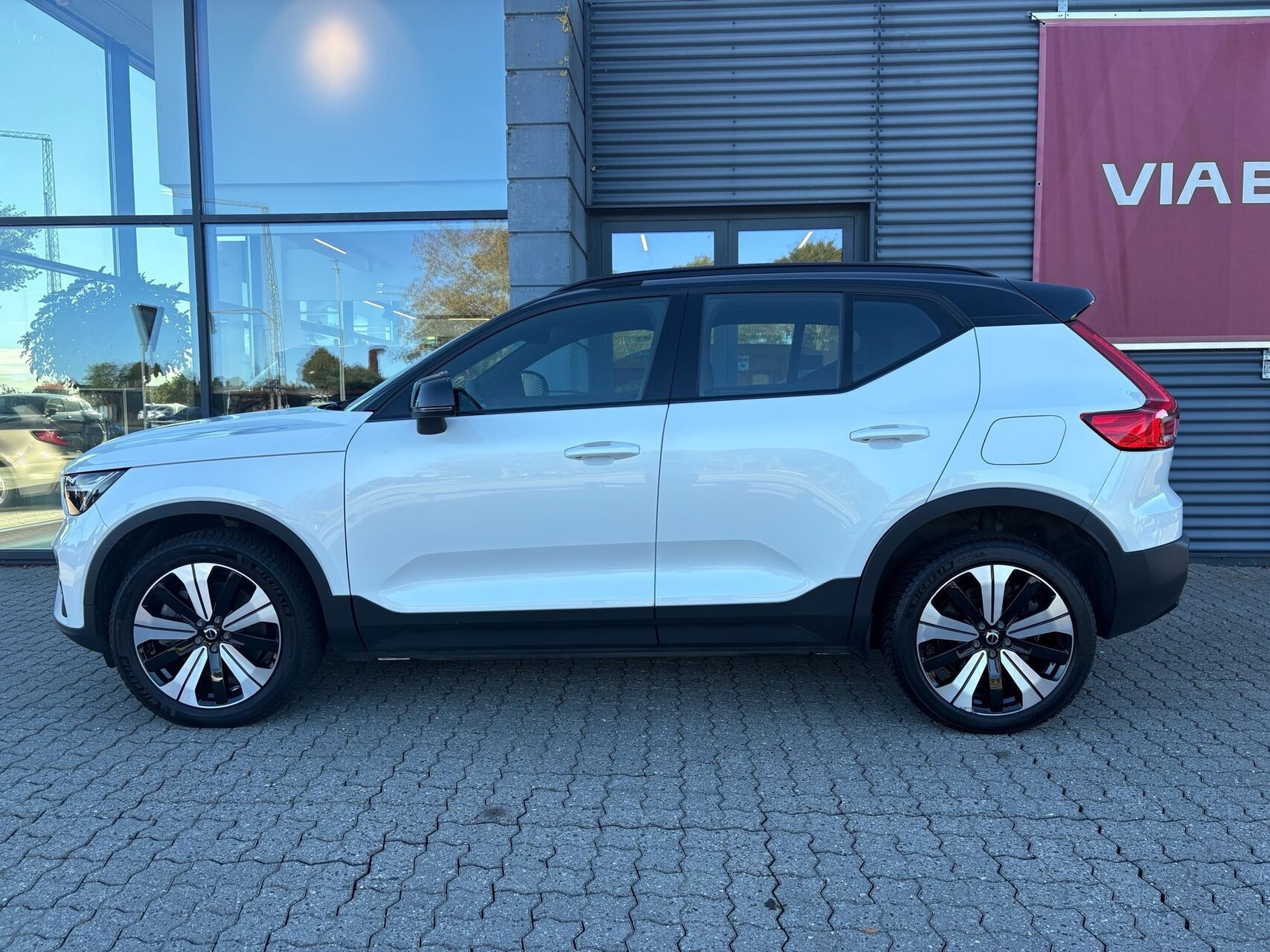 Hvid Volvo XC40 fra 2023