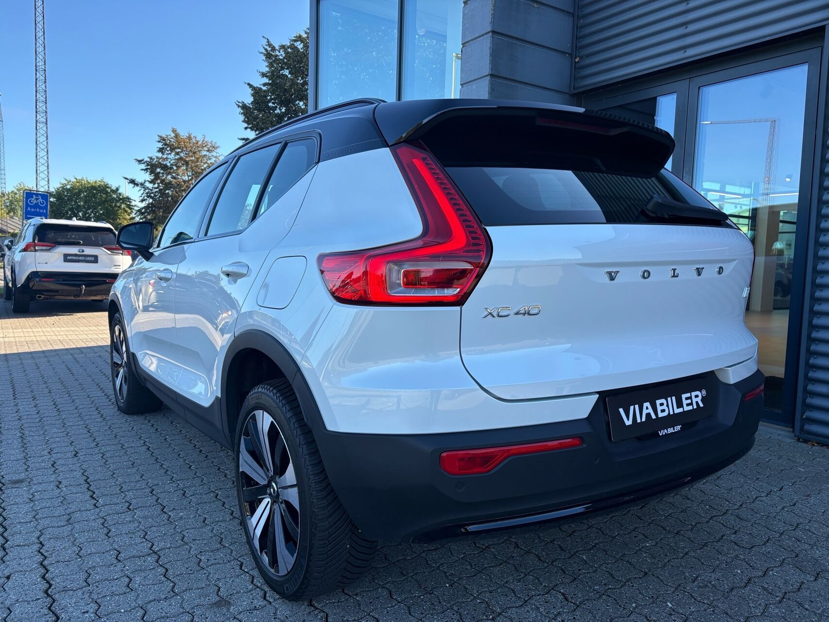Hvid Volvo XC40 fra 2023
