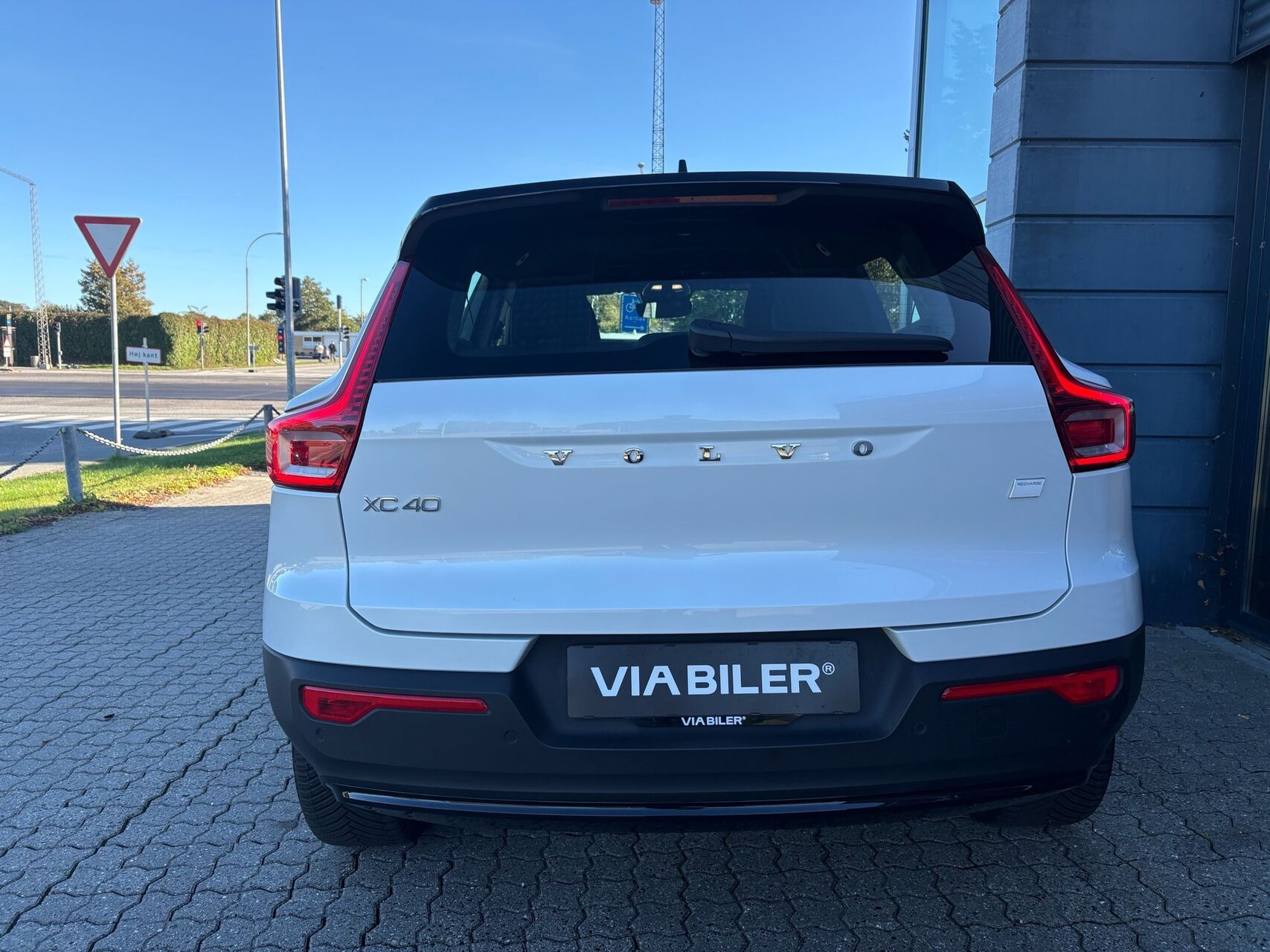 Hvid Volvo XC40 fra 2023