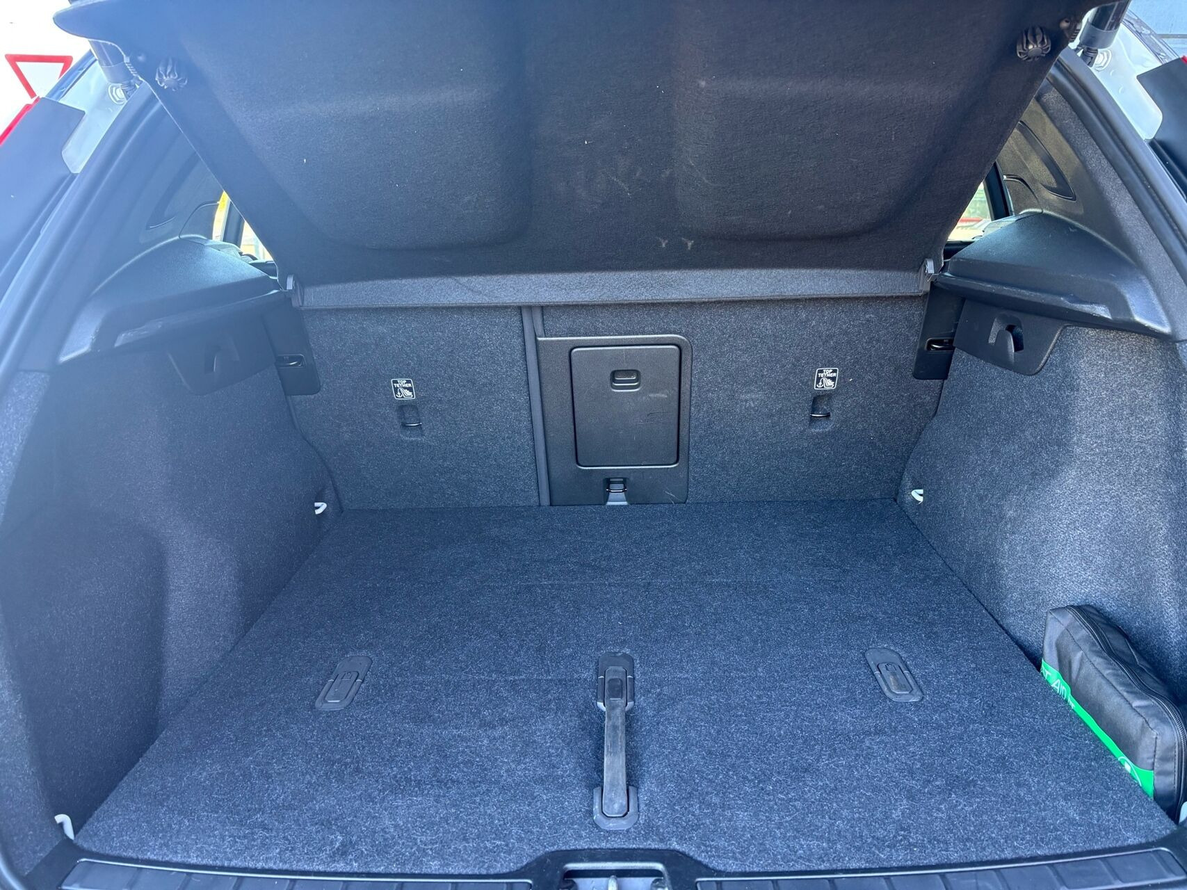 Hvid Volvo XC40 fra 2023