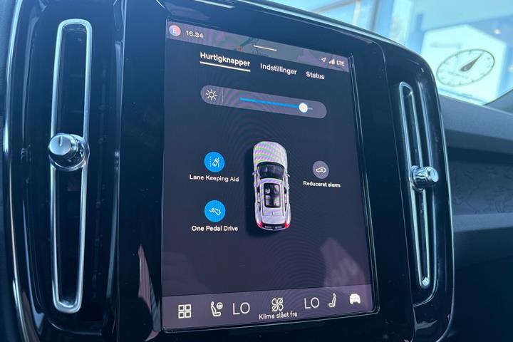 Hvid Volvo XC40 fra 2023