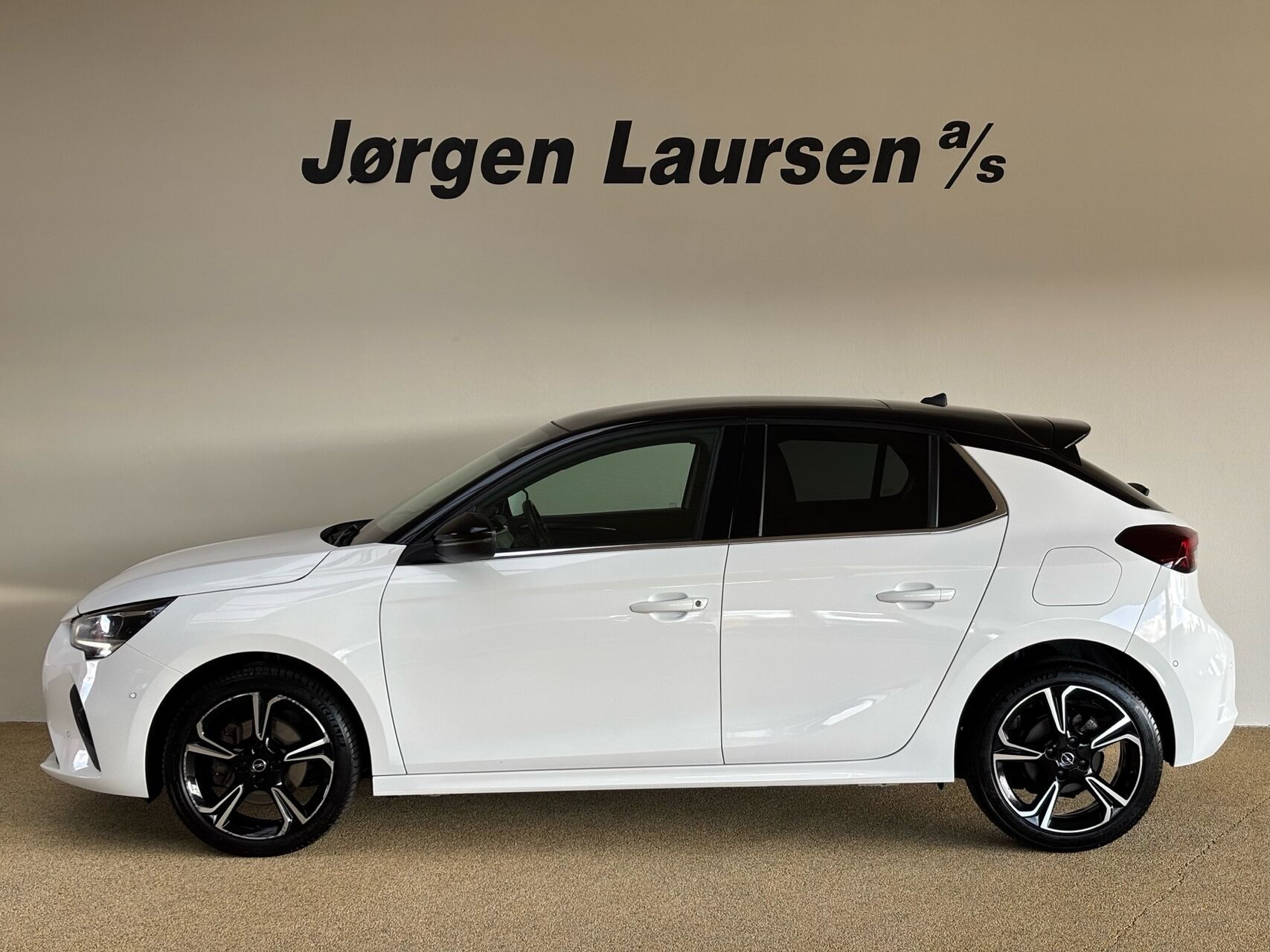 Hvid Opel Corsa fra 2022