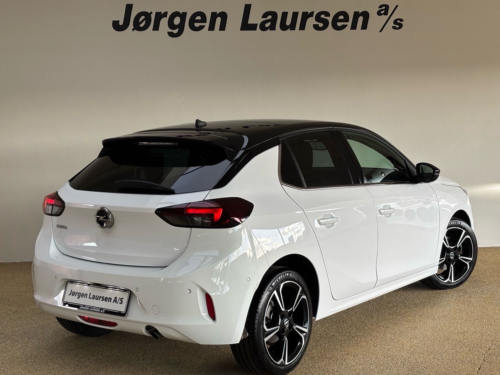 Hvid Opel Corsa fra 2022