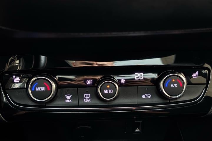 Hvid Opel Corsa fra 2022
