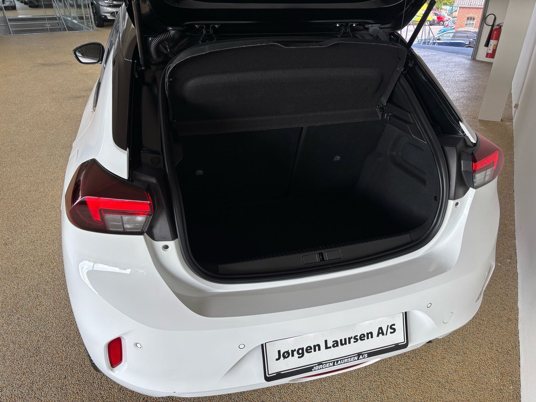 Hvid Opel Corsa fra 2022