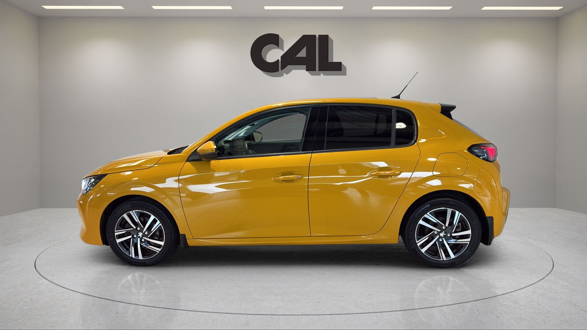 Gul Peugeot 208 fra 2020