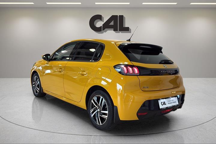 Gul Peugeot 208 fra 2020