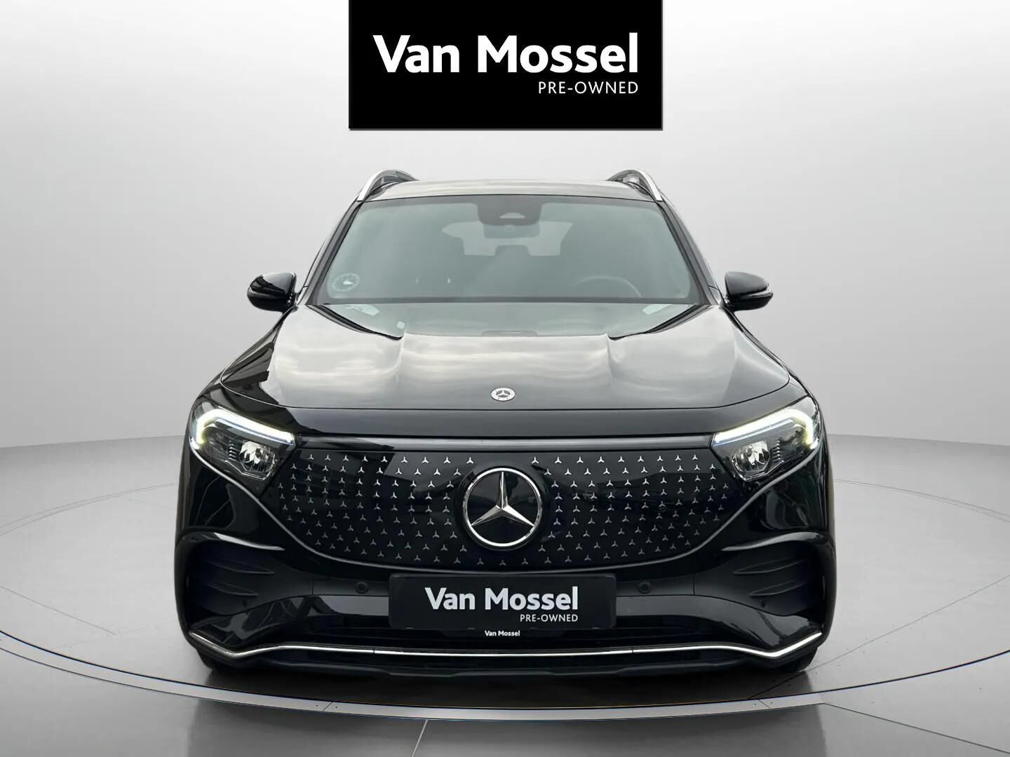 Sort Mercedes EQB250+ fra 2024