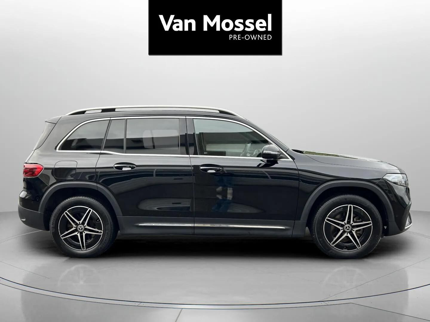 Sort Mercedes EQB250+ fra 2024