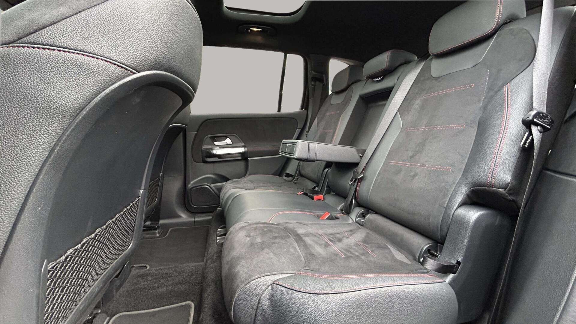 Sort Mercedes EQB250+ fra 2024