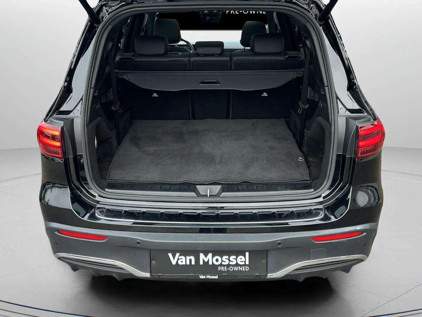 Sort Mercedes EQB250+ fra 2024