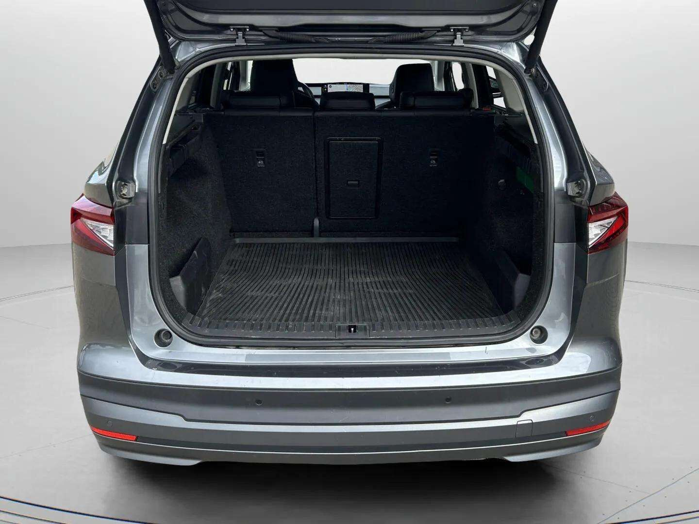 Grå Skoda Enyaq fra 2022