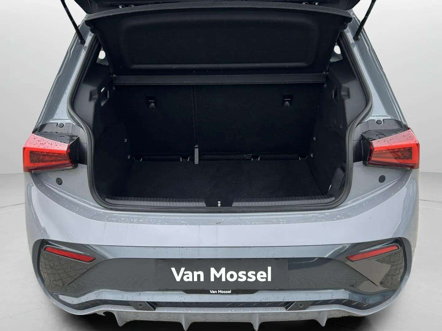 Grå Cupra Born fra 2023
