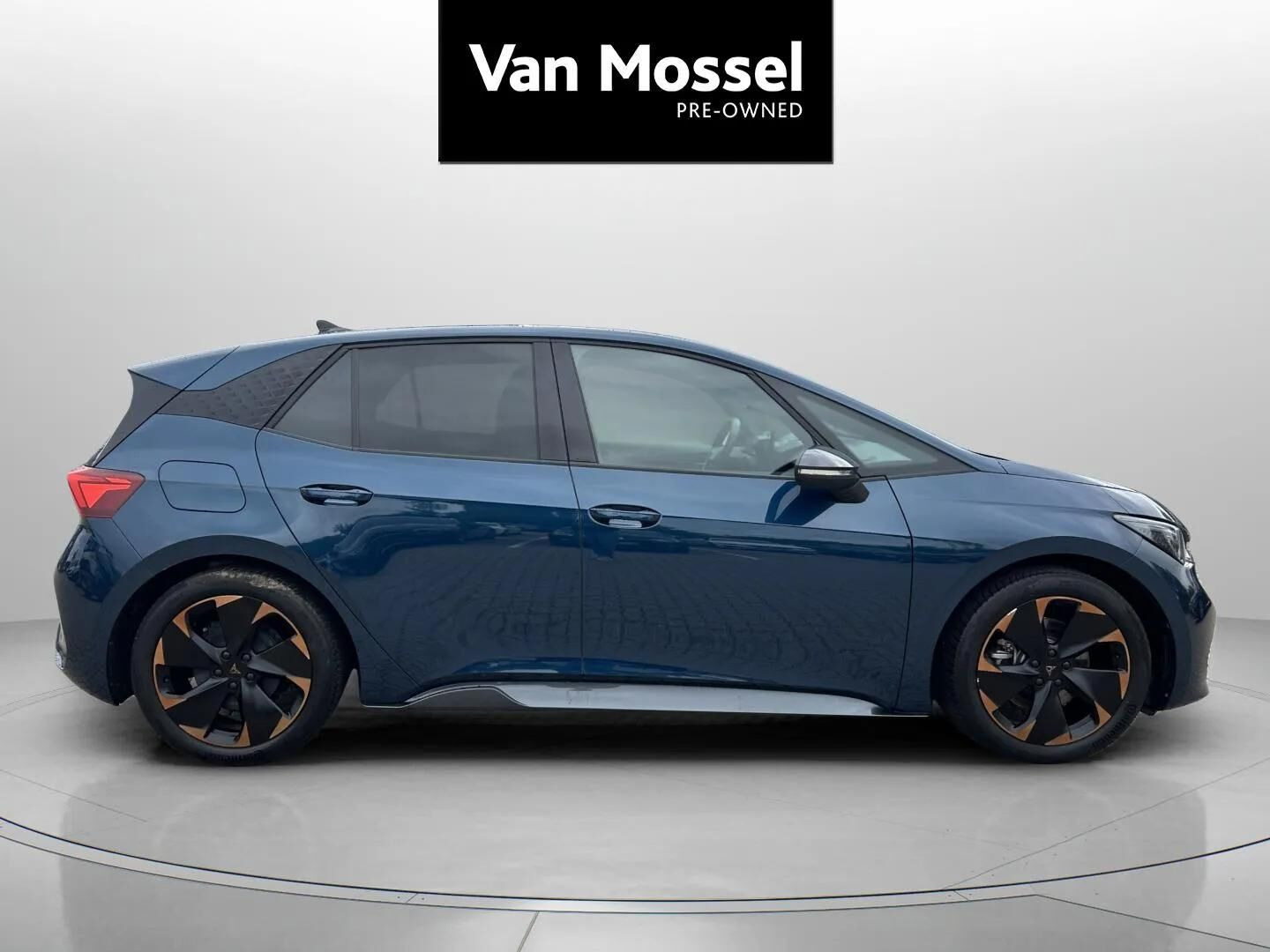 Blå Cupra Born fra 2023