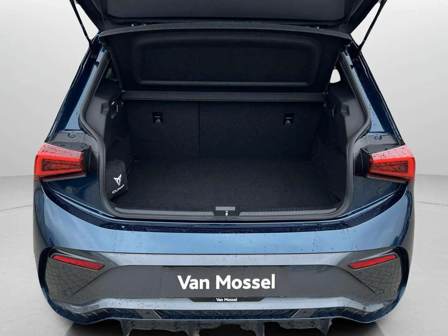 Blå Cupra Born fra 2023
