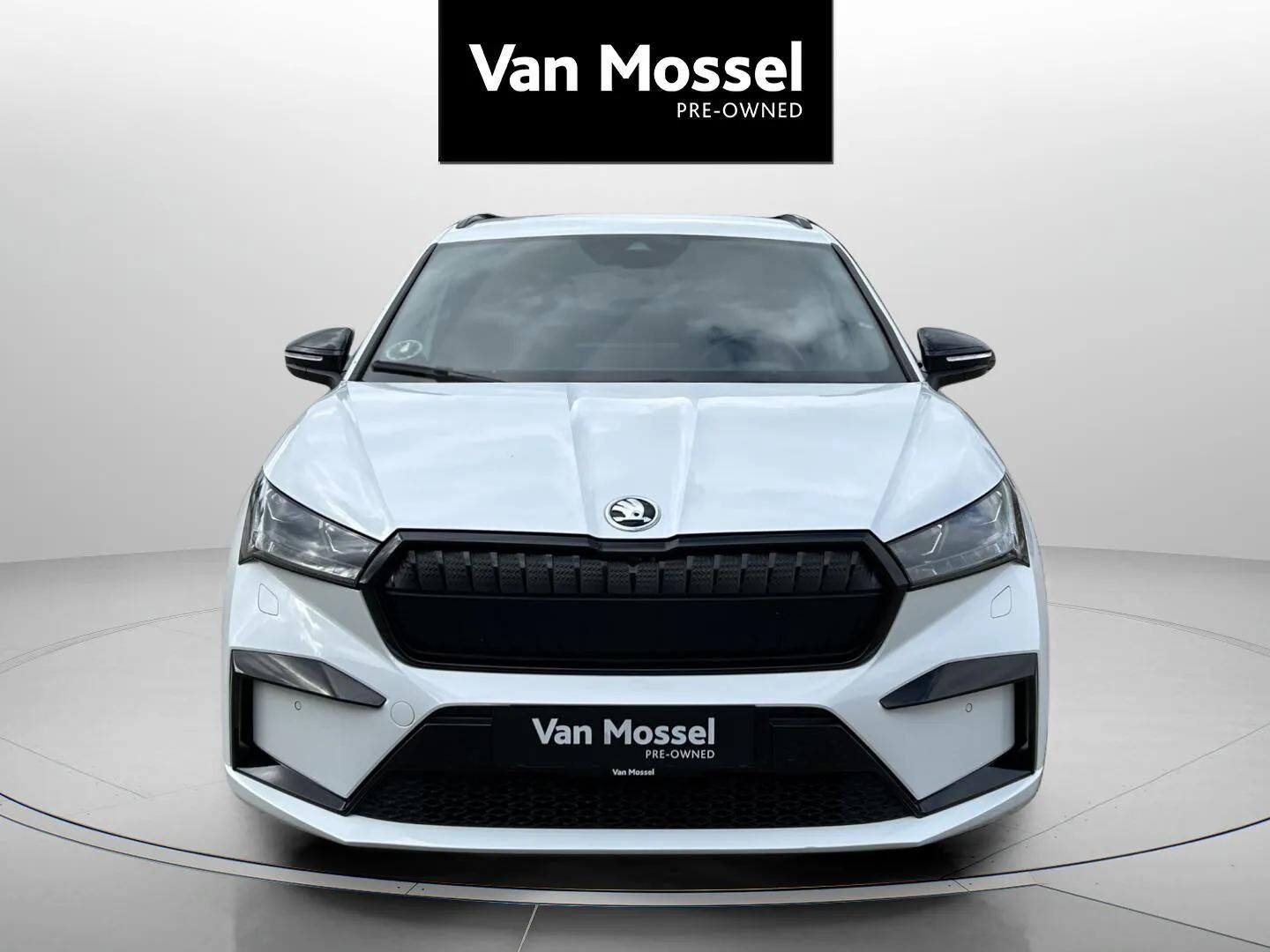 Hvid Skoda Enyaq fra 2023