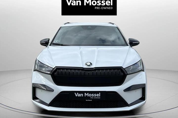 Hvid Skoda Enyaq fra 2023