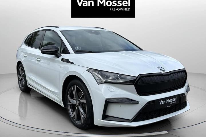 Hvid Skoda Enyaq fra 2023