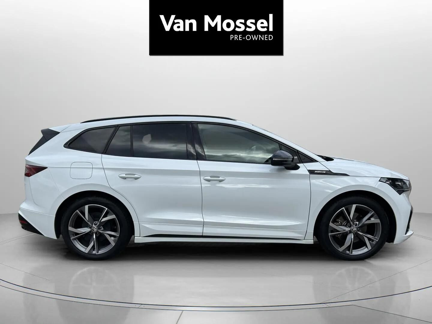 Hvid Skoda Enyaq fra 2023