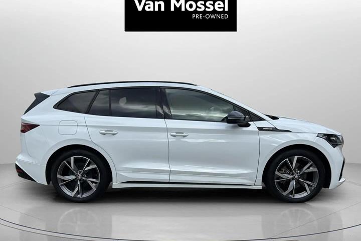 Hvid Skoda Enyaq fra 2023