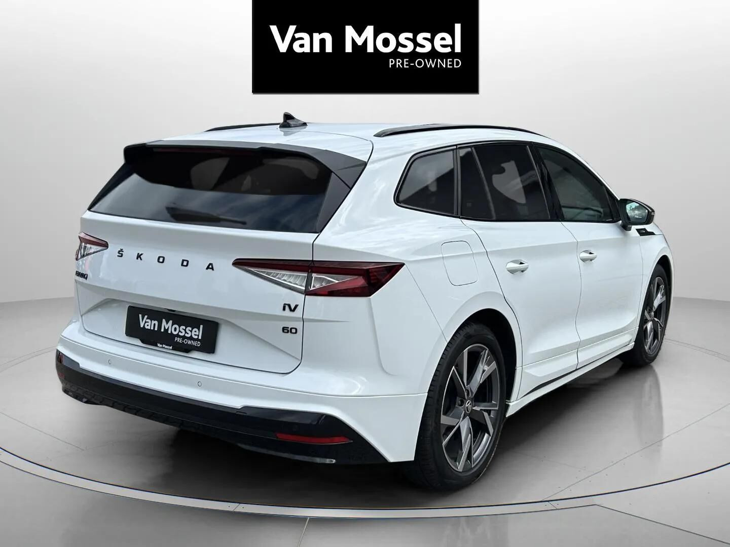 Hvid Skoda Enyaq fra 2023