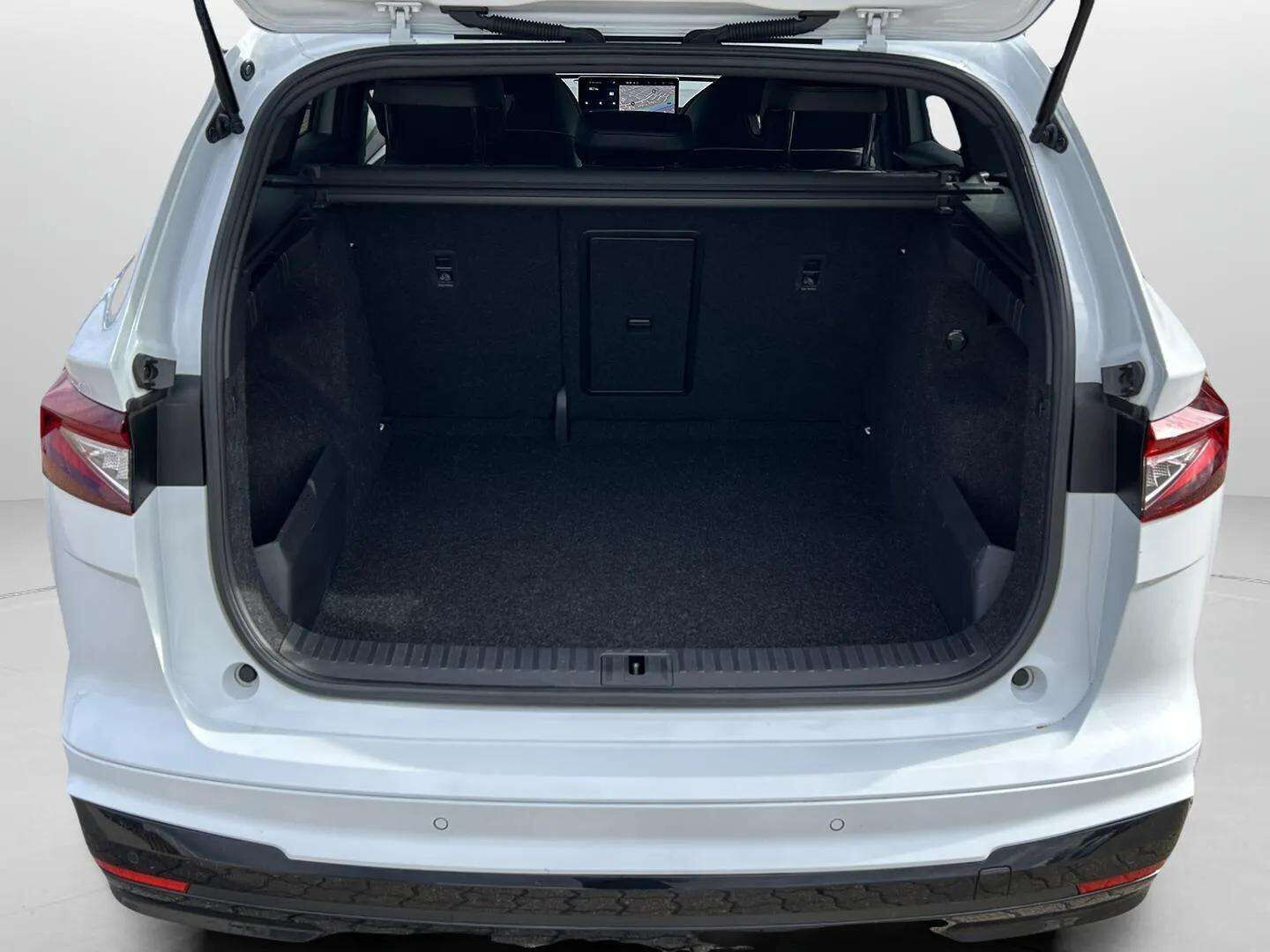Hvid Skoda Enyaq fra 2023