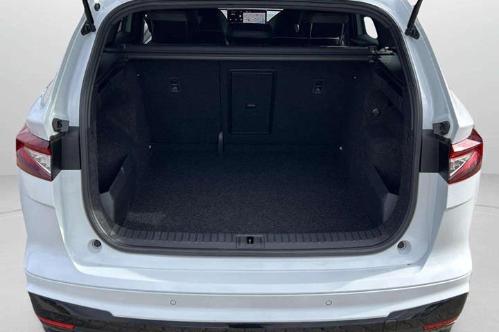 Hvid Skoda Enyaq fra 2023