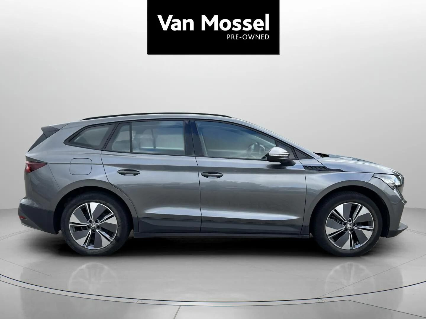 Grå Skoda Enyaq fra 2023