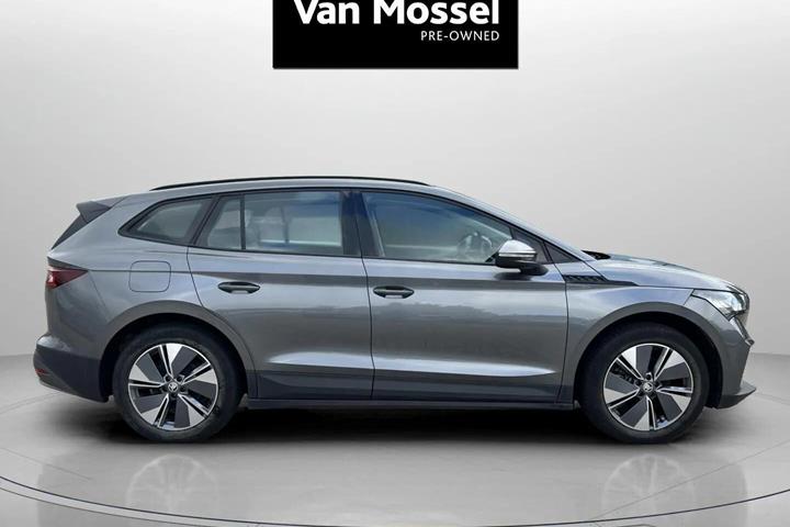 Grå Skoda Enyaq fra 2023