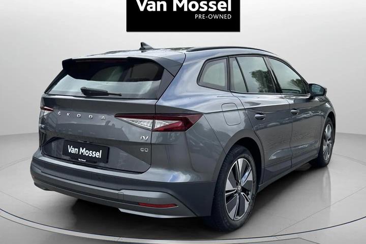 Grå Skoda Enyaq fra 2023