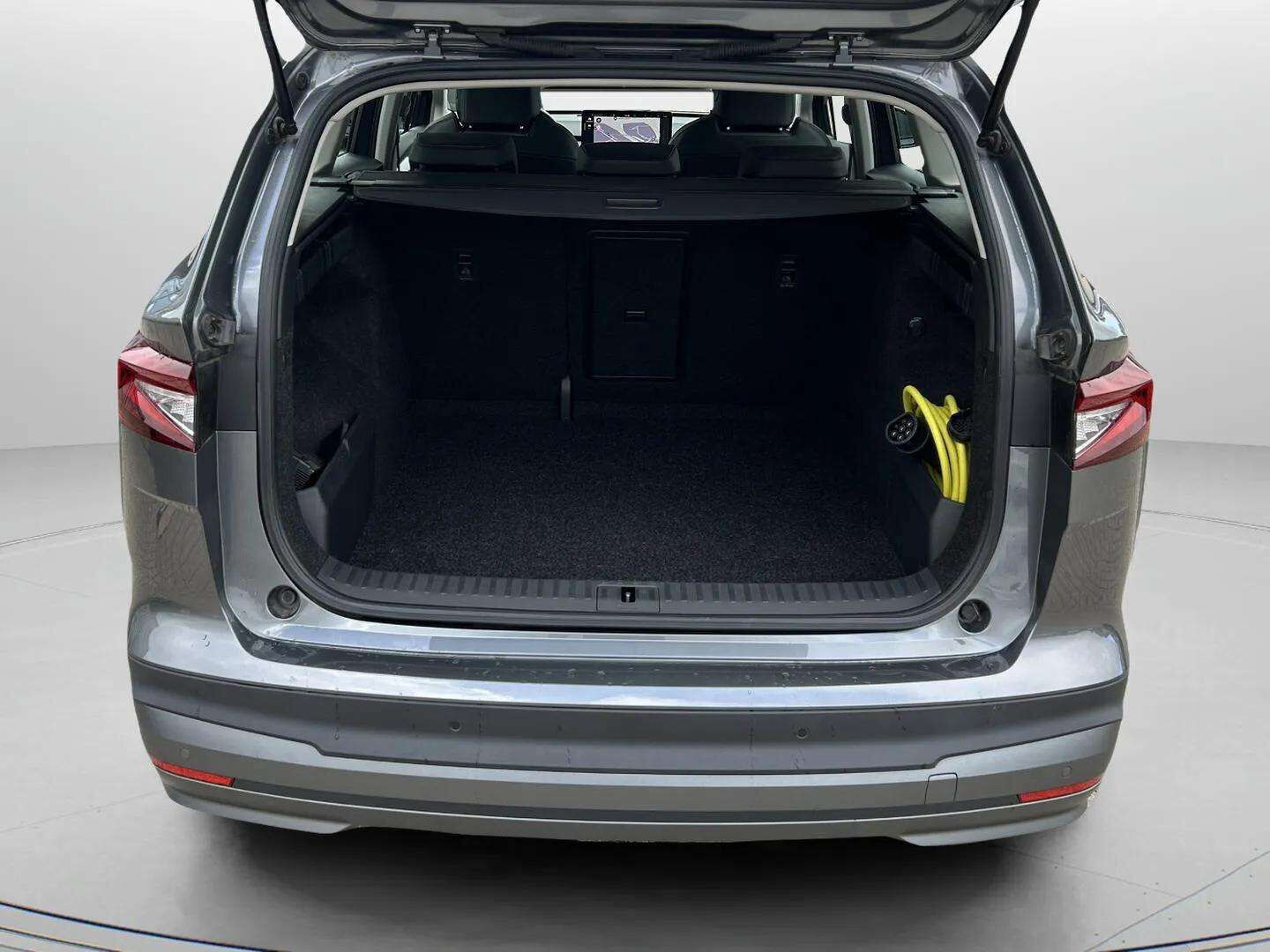 Grå Skoda Enyaq fra 2023