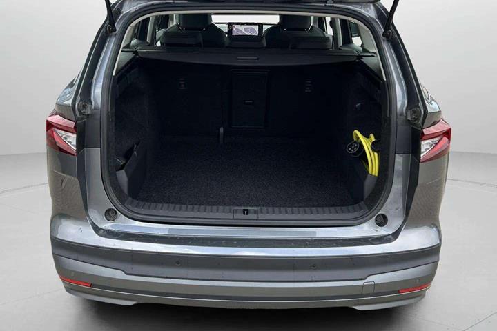 Grå Skoda Enyaq fra 2023