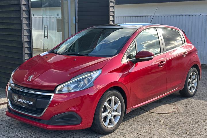 Rød Peugeot 208 fra 2016
