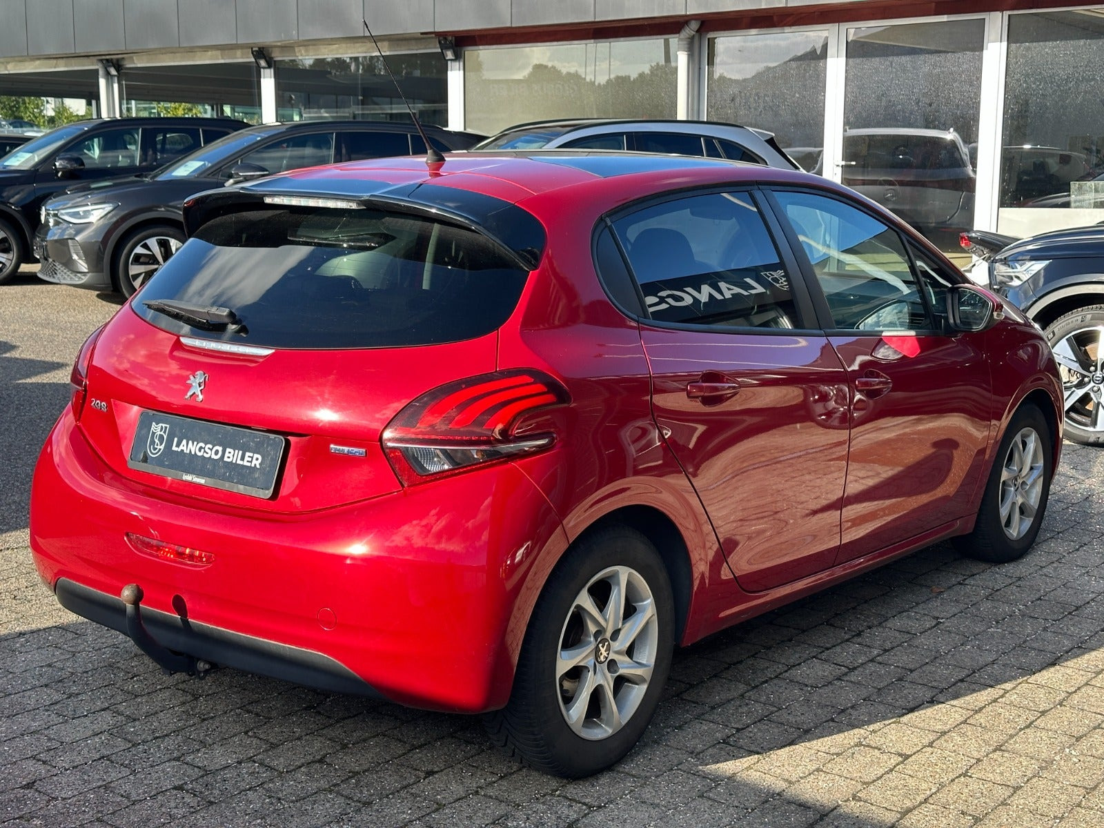 Rød Peugeot 208 fra 2016