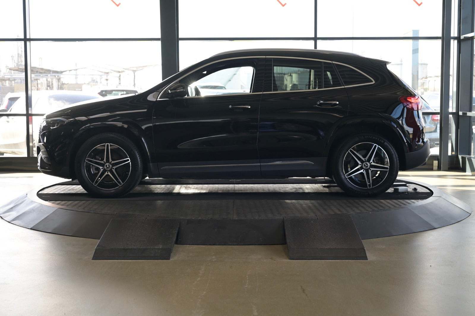Sort Mercedes EQA250+ fra 2024