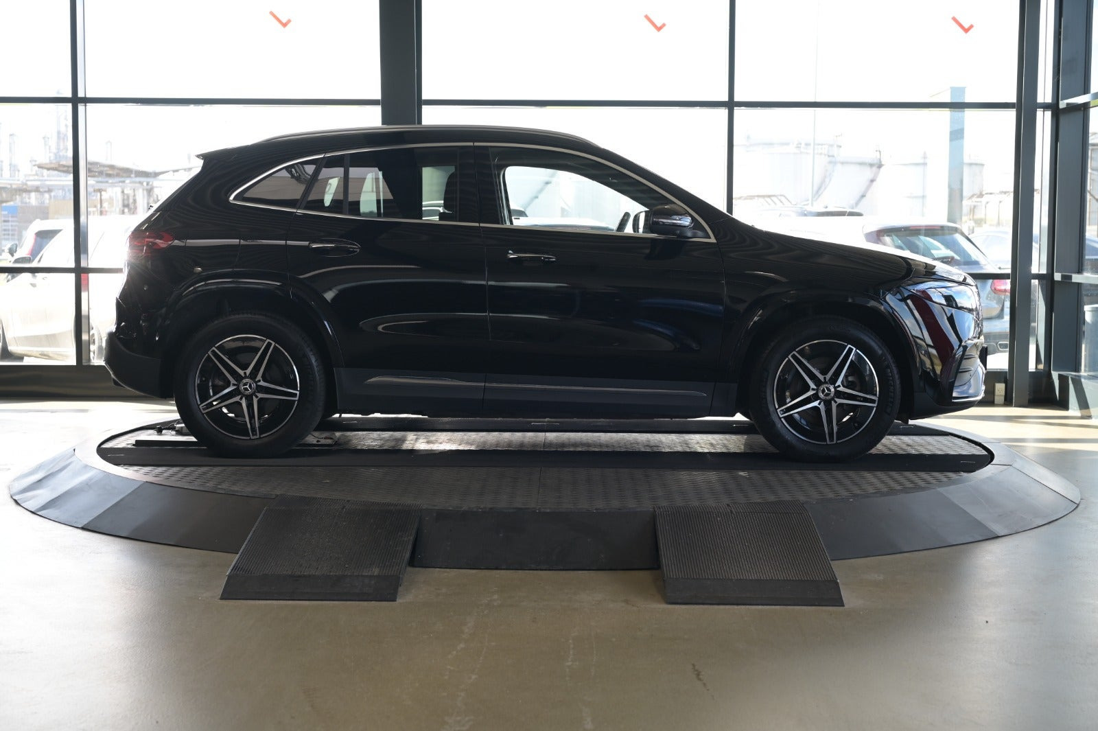 Sort Mercedes EQA250+ fra 2024